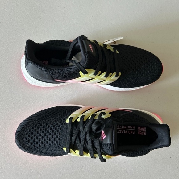 (NWT) Adidas Ultraboost 5.0 DNA Women’s, Size: 9 - Picture 8 of 11